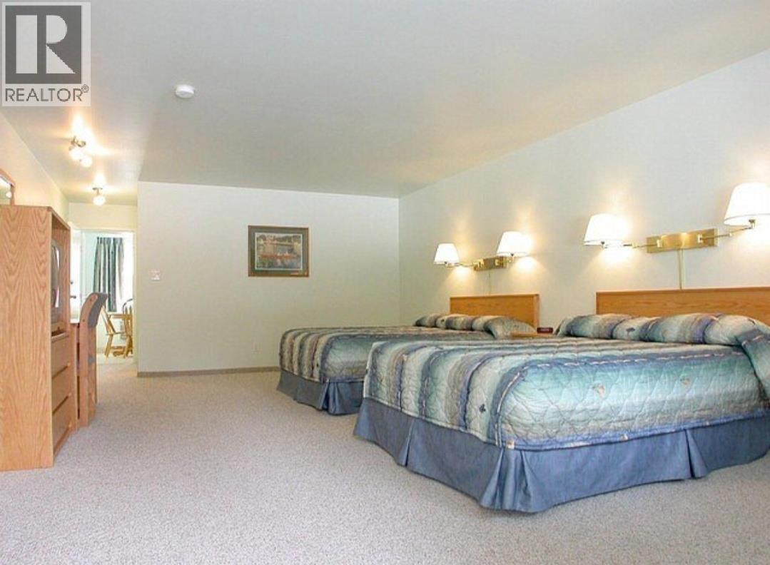 2037 Hunter Frontage Road, Christina Lake