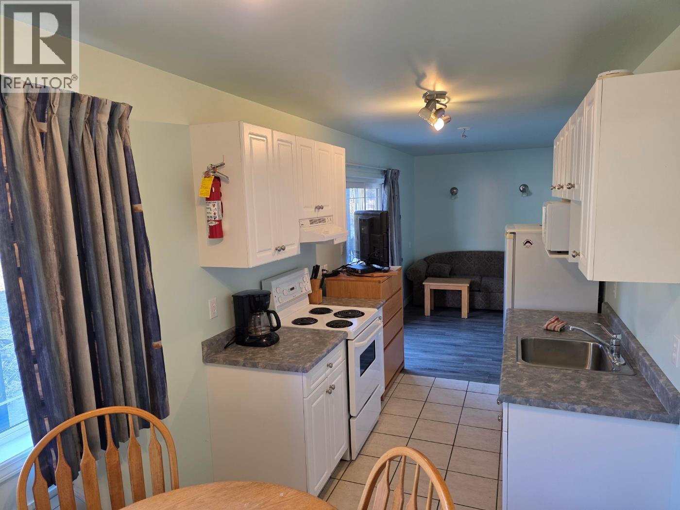 2037 Hunter Frontage Road, Christina Lake