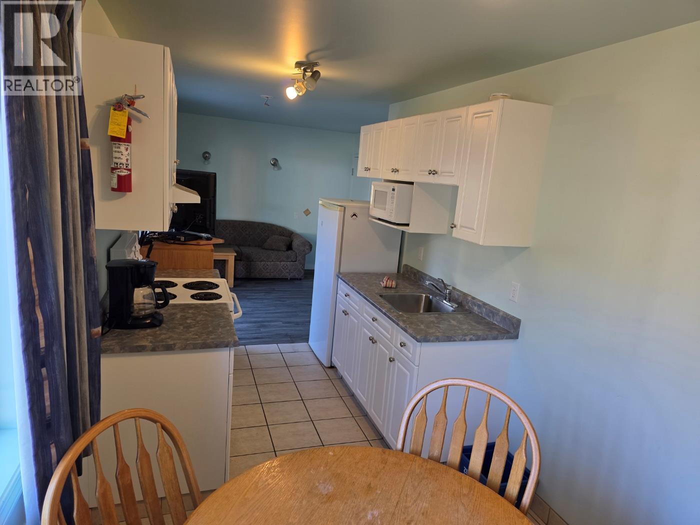 2037 Hunter Frontage Road, Christina Lake