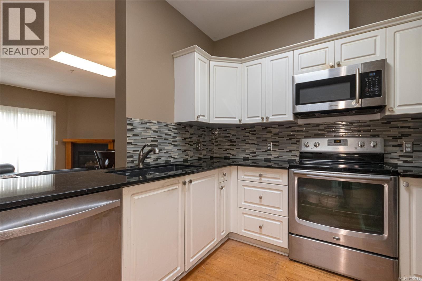 #PH 10 1371 HILLSIDE AVE - 13