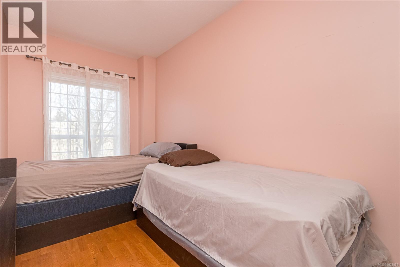 #PH 10 1371 HILLSIDE AVE - 15