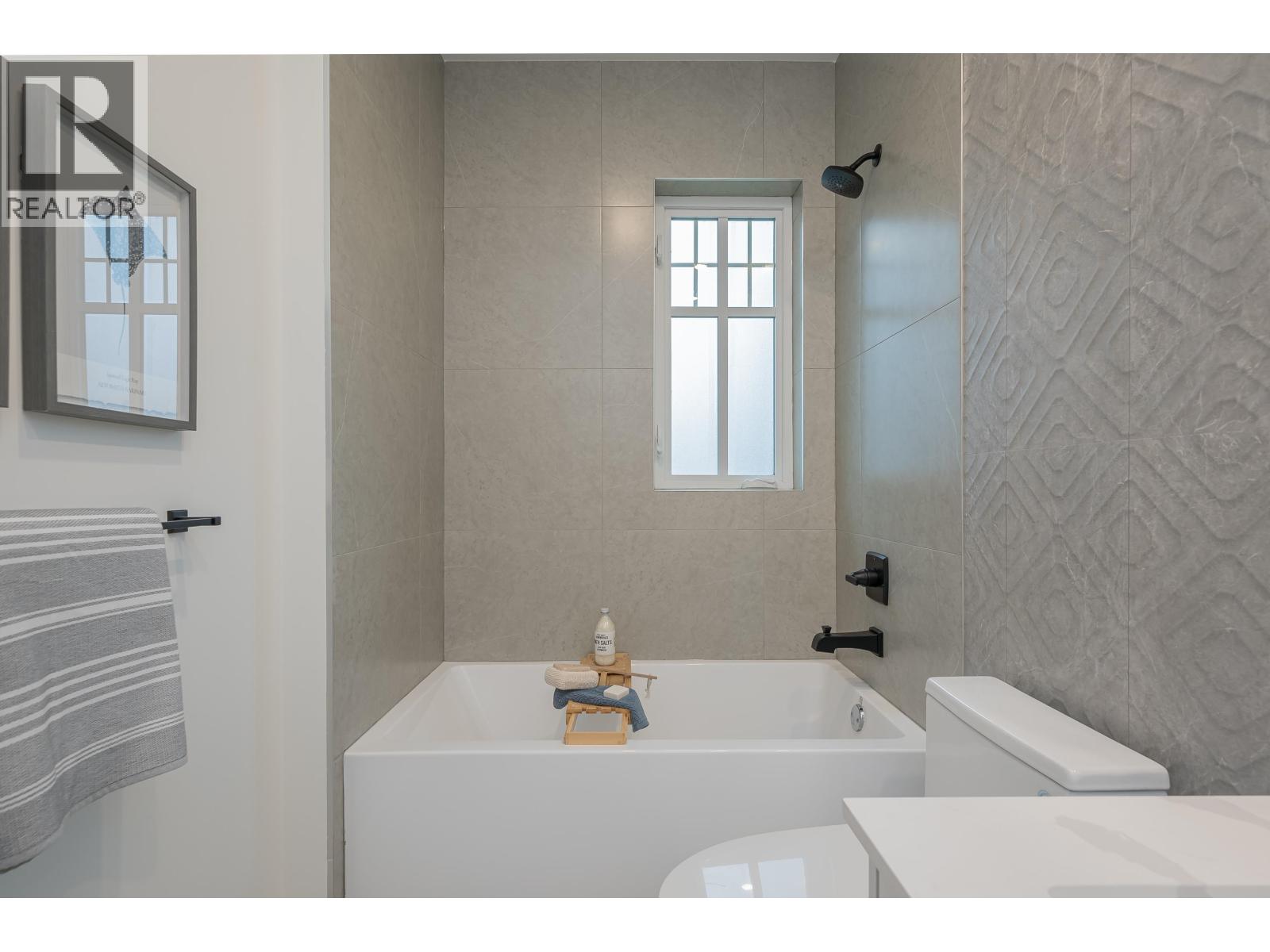 #5-4829 48 Avenue, Ladner