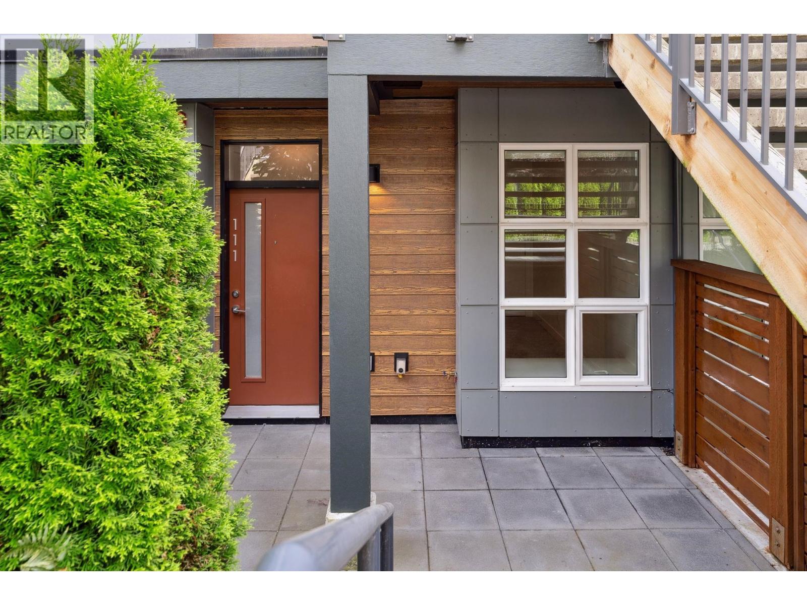 111 2060 CURLING ROAD, North Vancouver