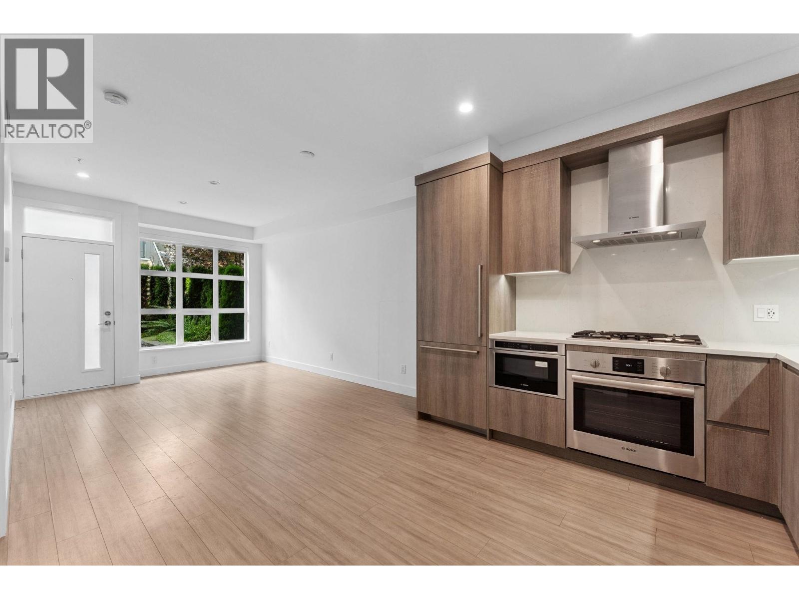 111 2060 CURLING ROAD, North Vancouver