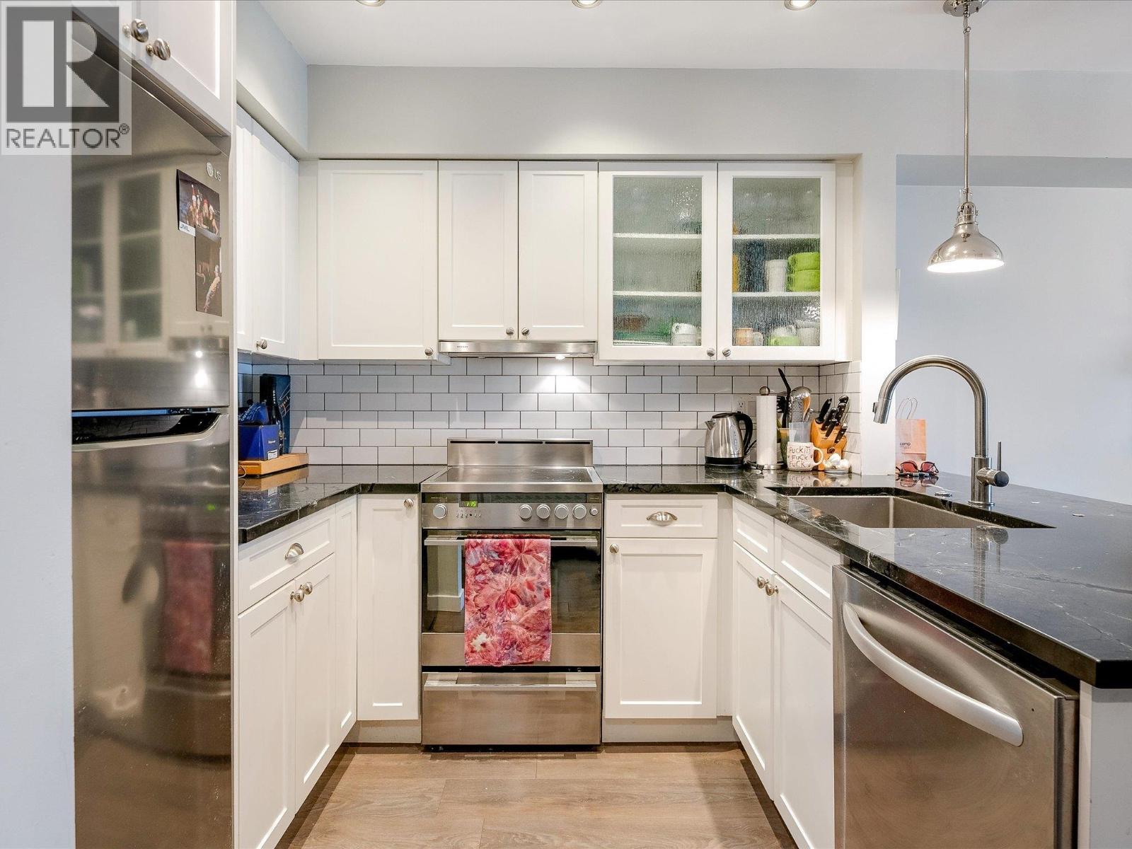 211 2050 LAKE PLACID ROAD, Whistler