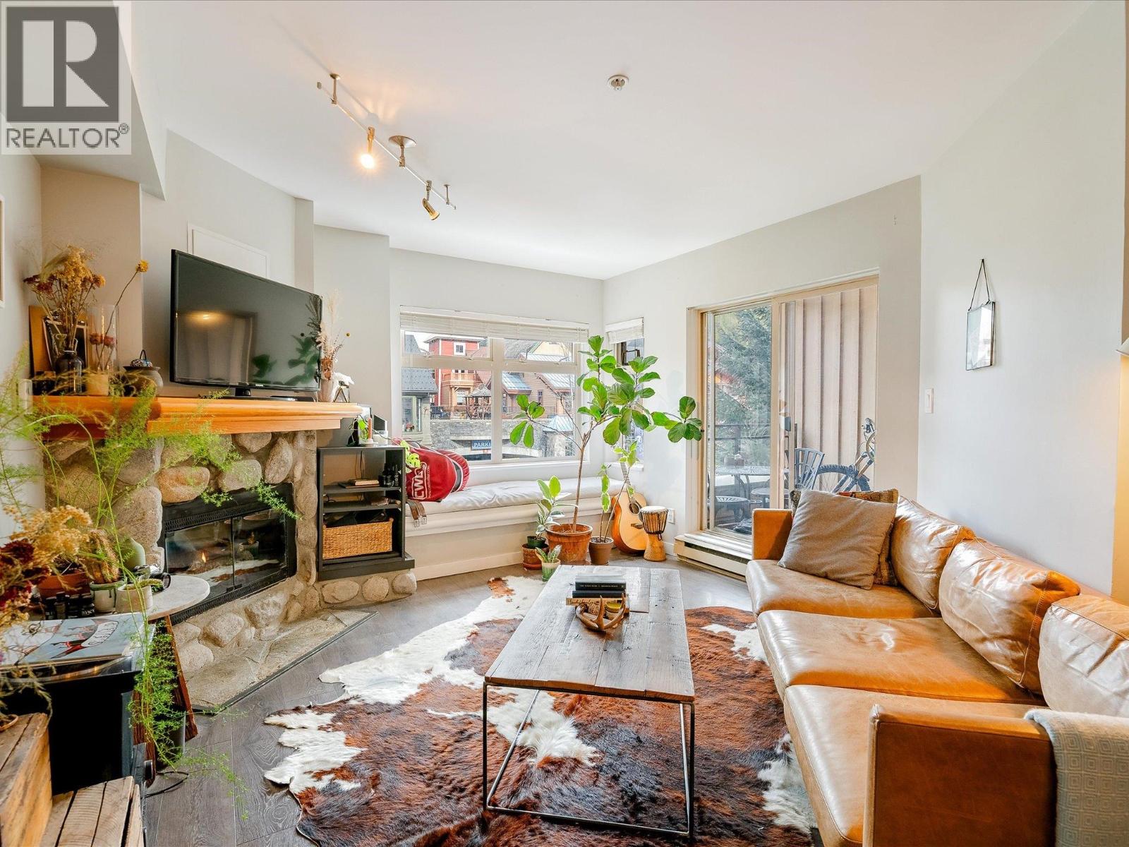 211 2050 LAKE PLACID ROAD, Whistler