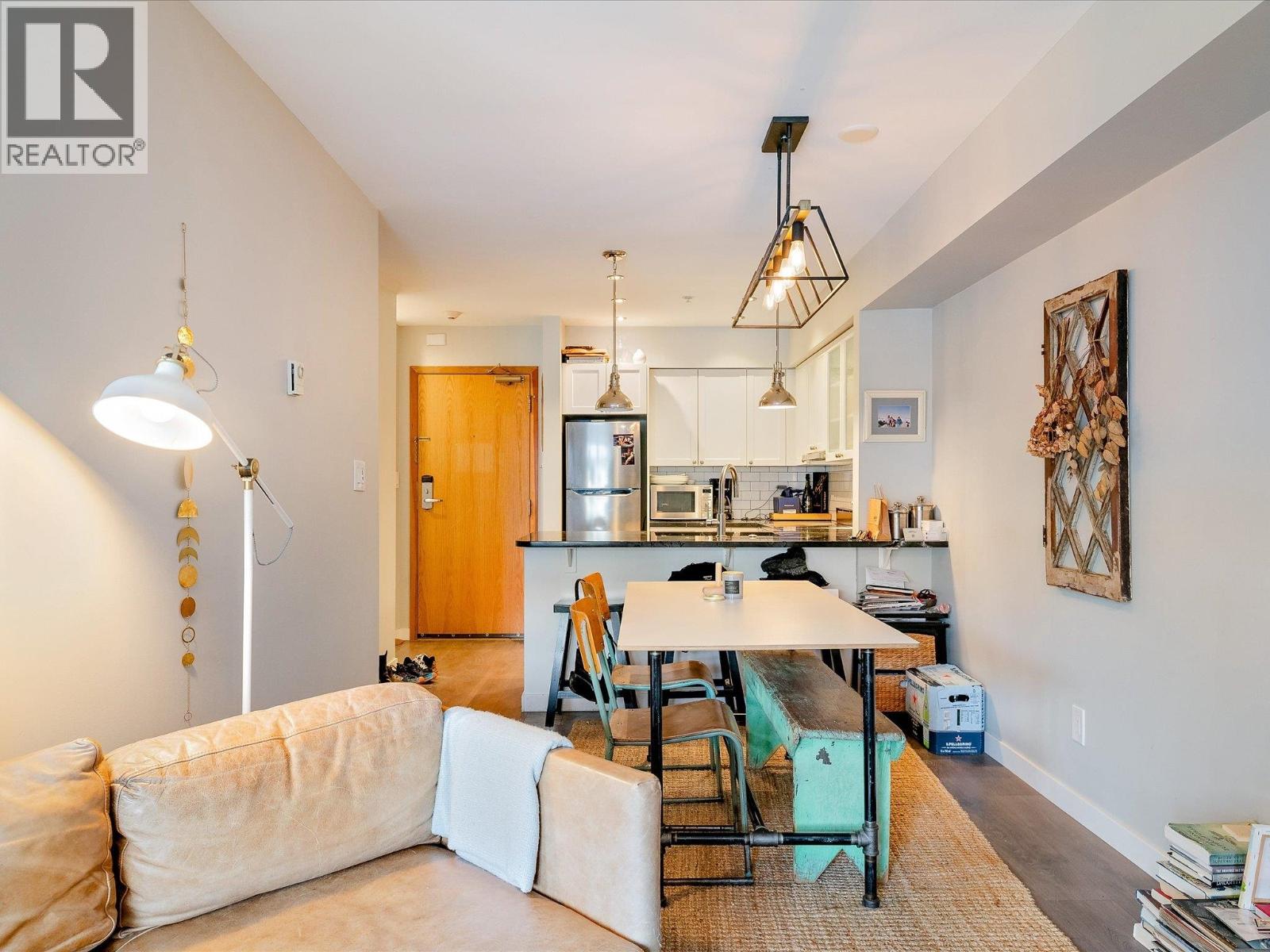 211 2050 LAKE PLACID ROAD, Whistler