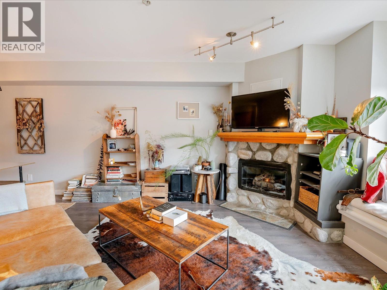 211 2050 LAKE PLACID ROAD, Whistler