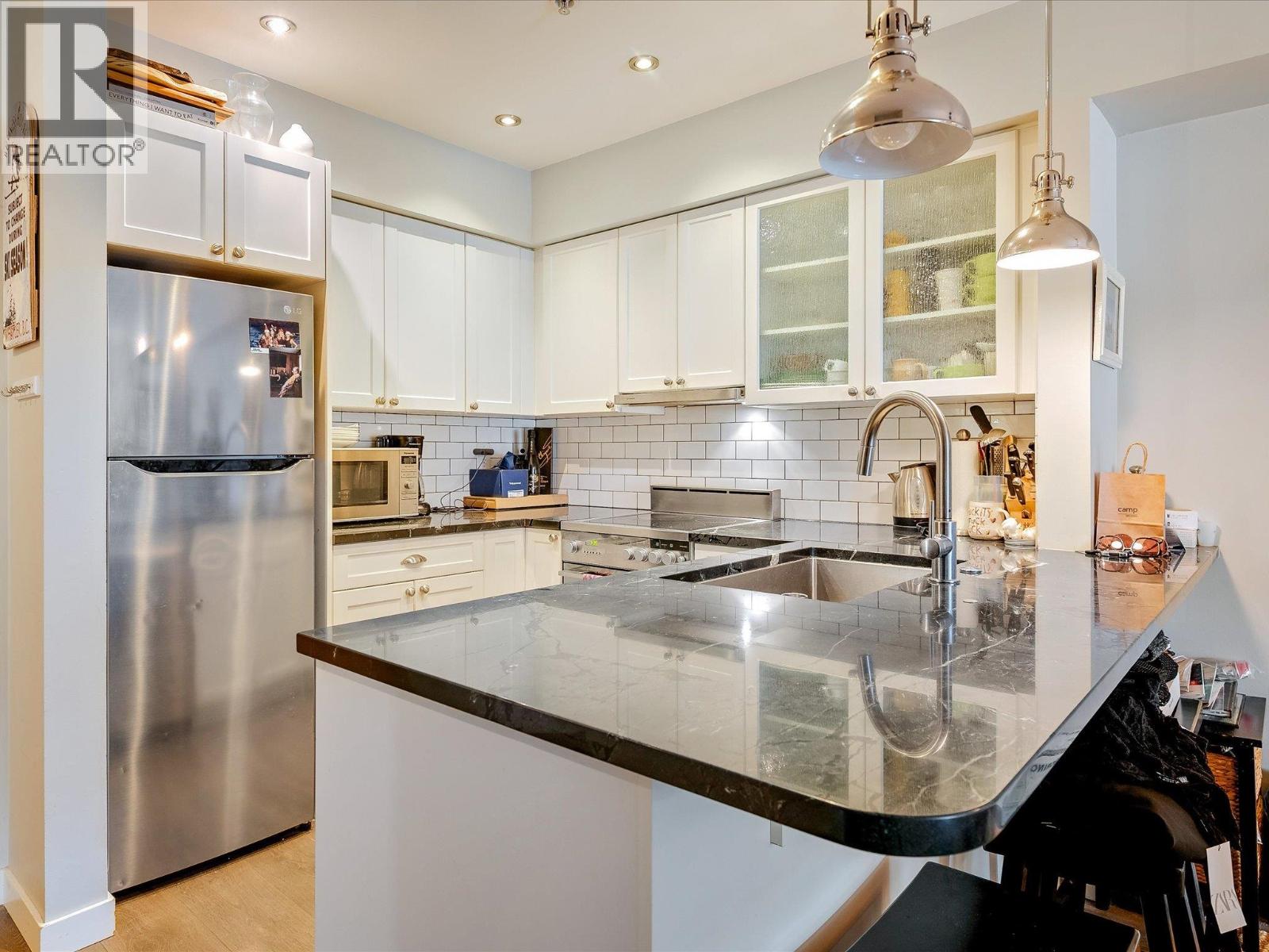 211 2050 LAKE PLACID ROAD, Whistler