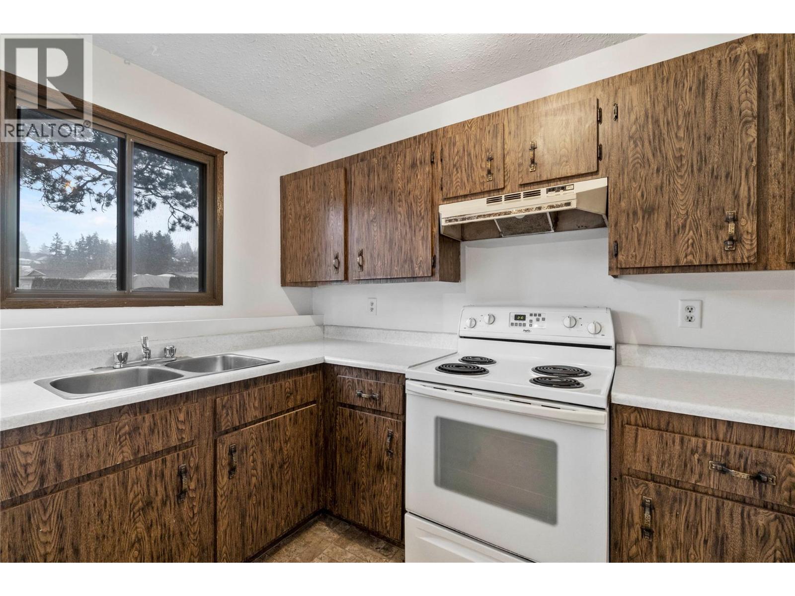 602 1451 1 Avenue Northeast, Salmon Arm