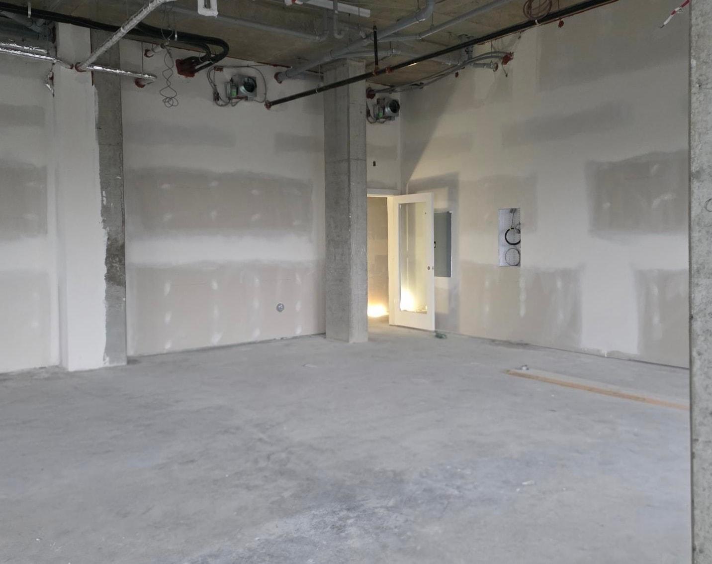 Office in Surrey - Image 4