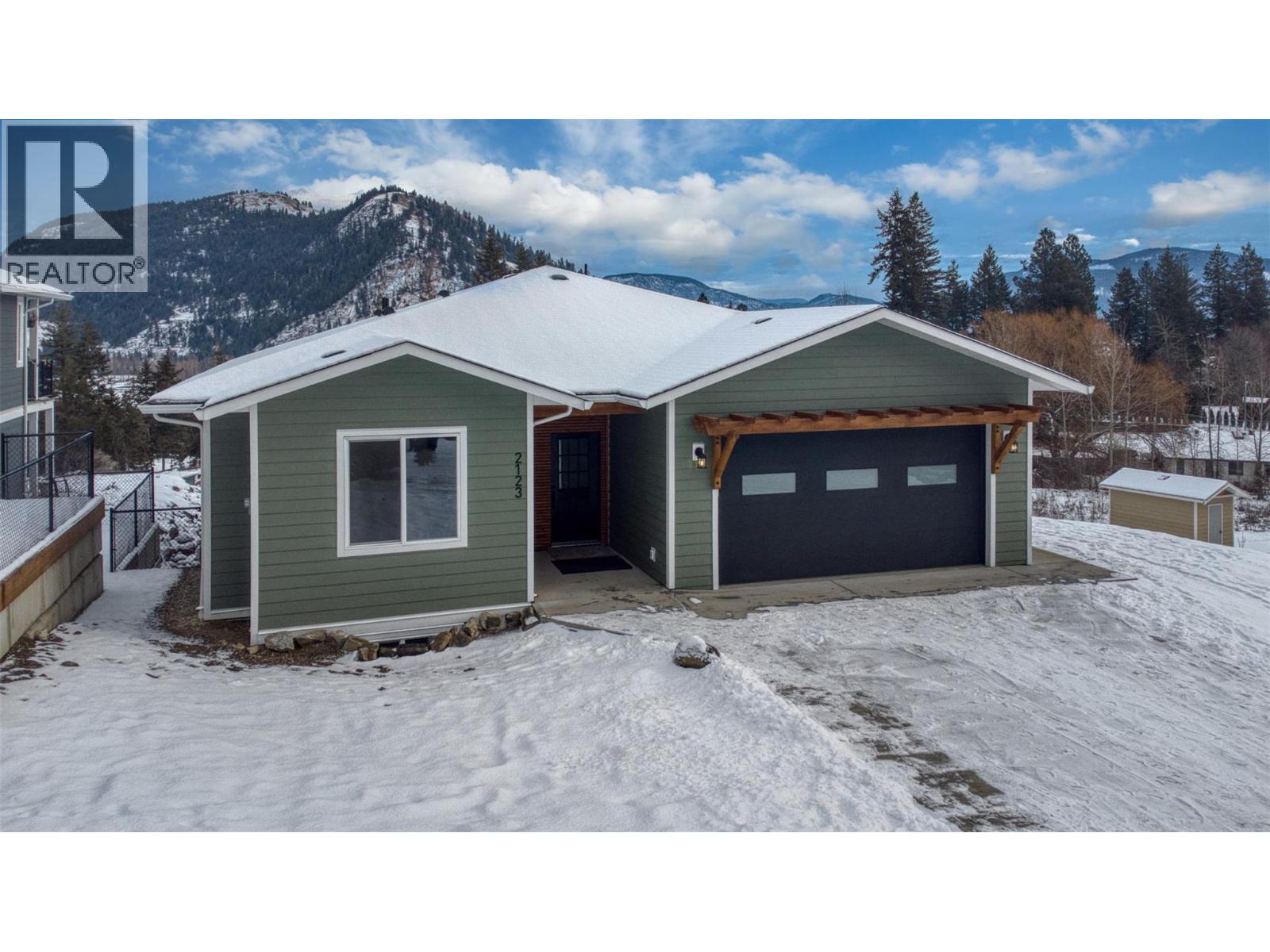 2123 Mountain View Avenue, Lumby