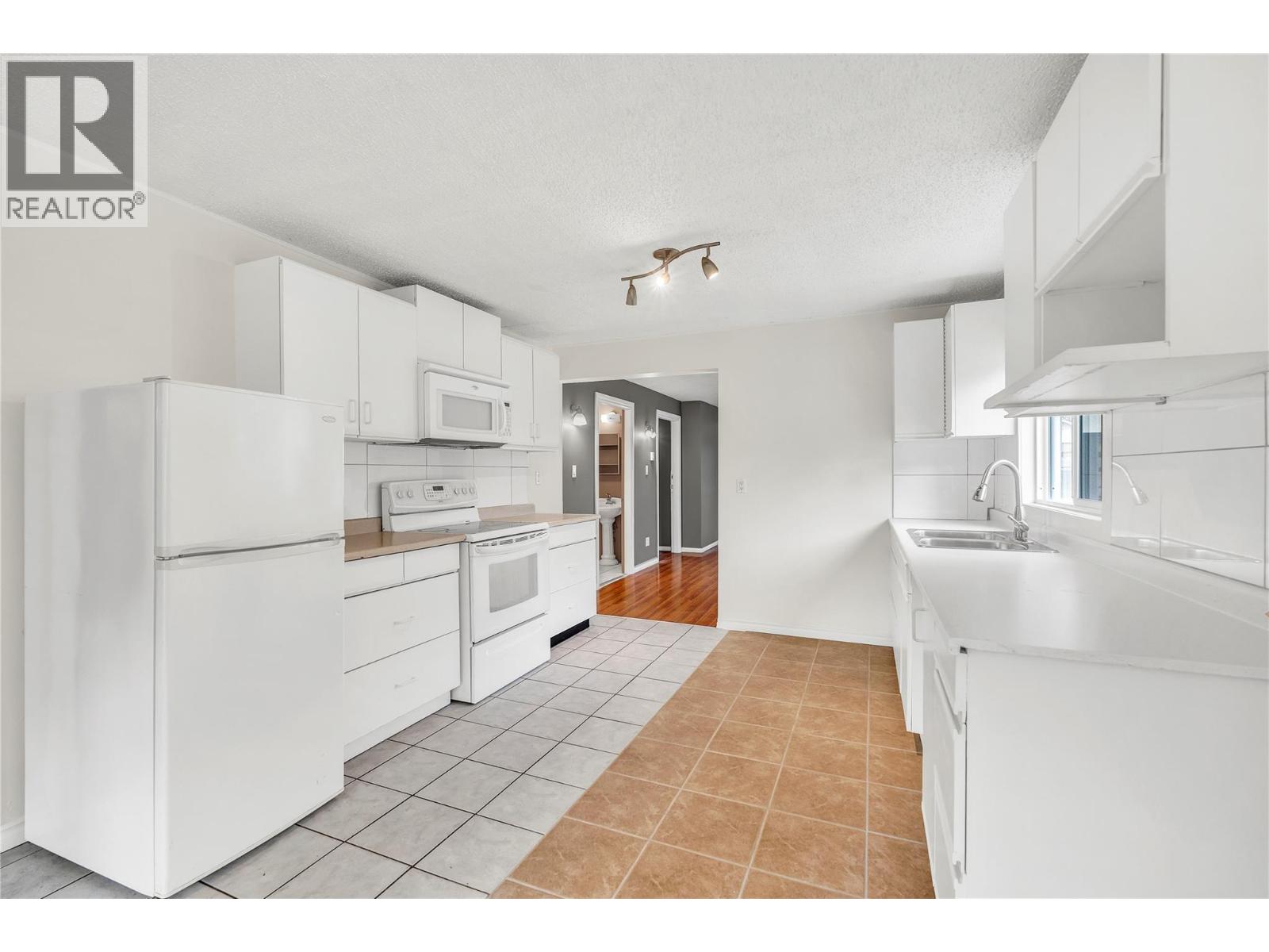 1190 Penticton Avenue, Penticton