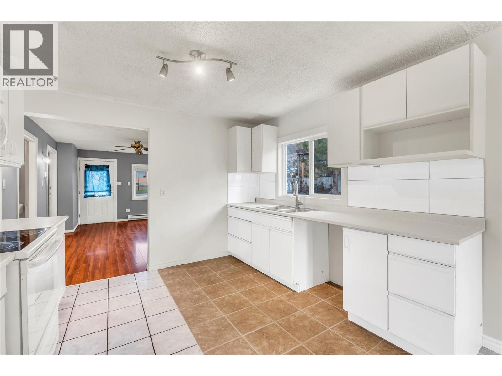 1190 Penticton Avenue, Penticton