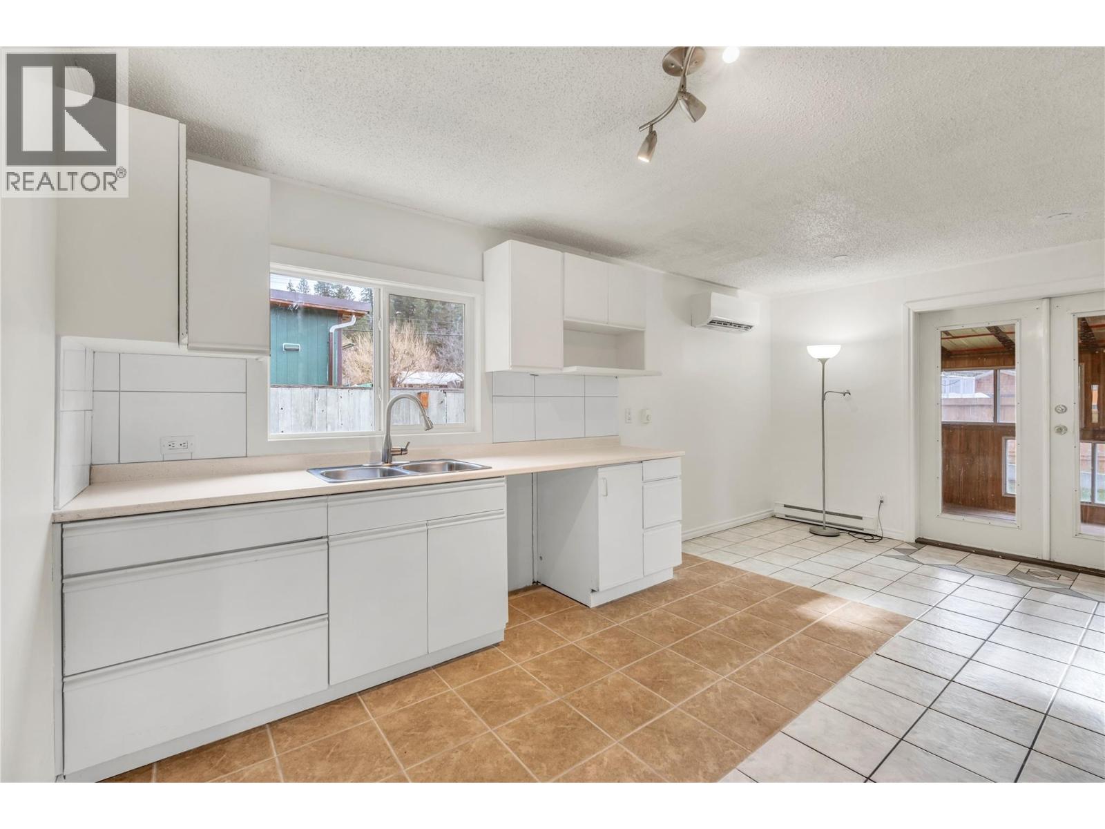 1190 Penticton Avenue, Penticton