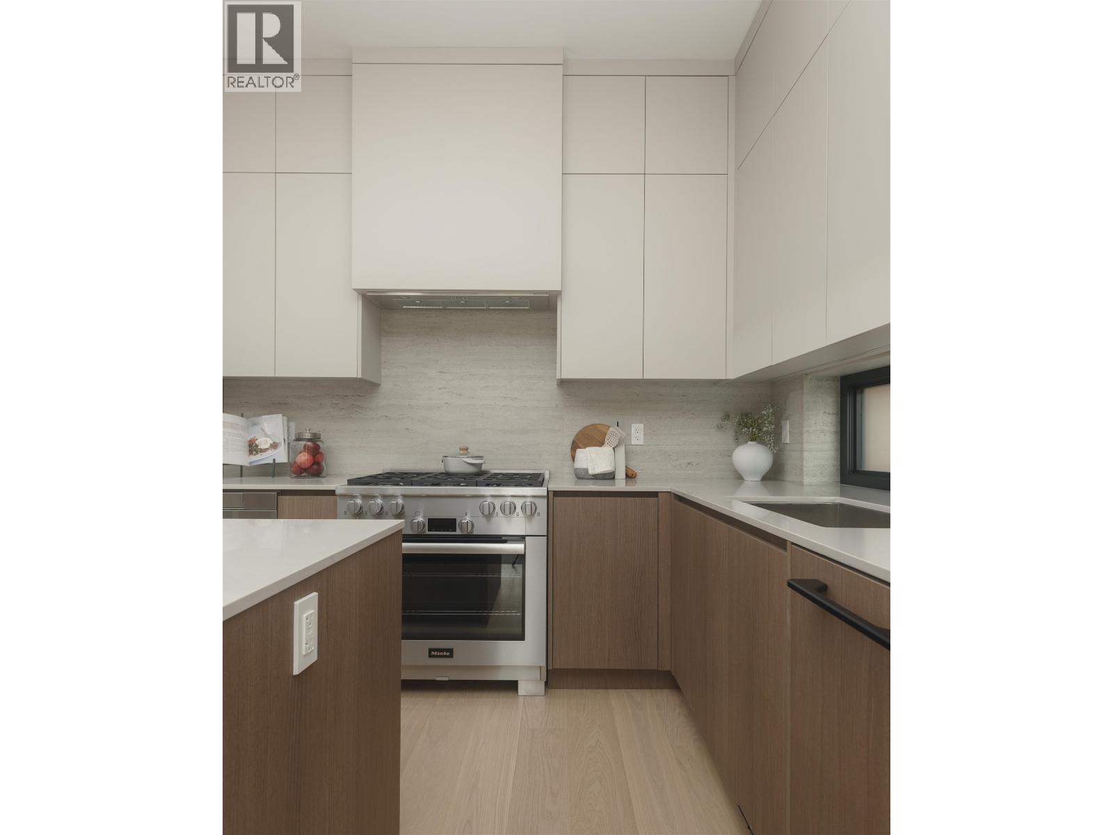 1 2637 W 12TH AVENUE, Vancouver