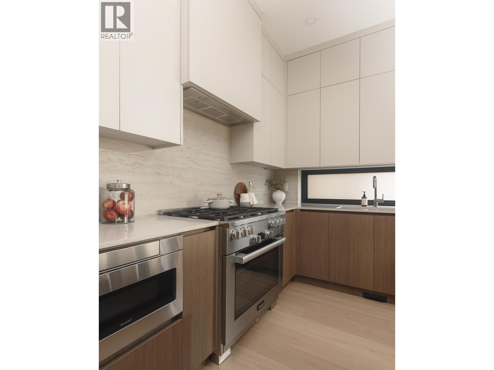 1 2637 W 12TH AVENUE, Vancouver