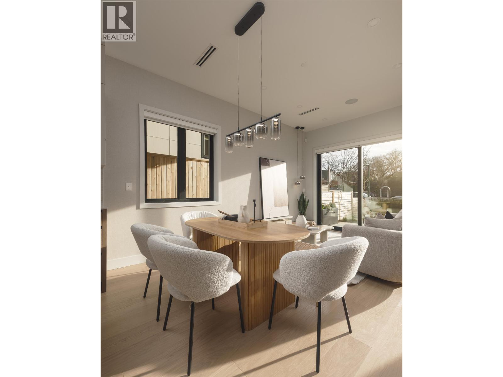 1 2637 W 12TH AVENUE, Vancouver