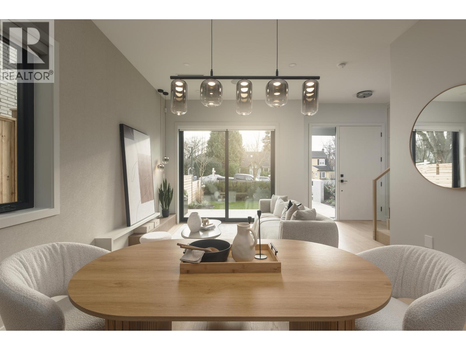 1 2637 W 12TH AVENUE, Vancouver