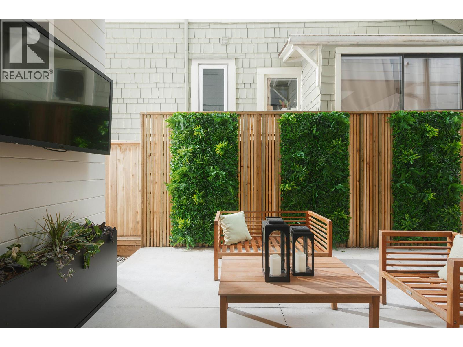 1 2637 W 12TH AVENUE, Vancouver