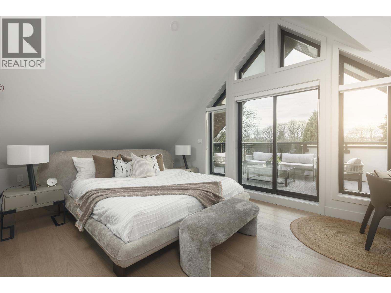 1 2637 W 12TH AVENUE, Vancouver