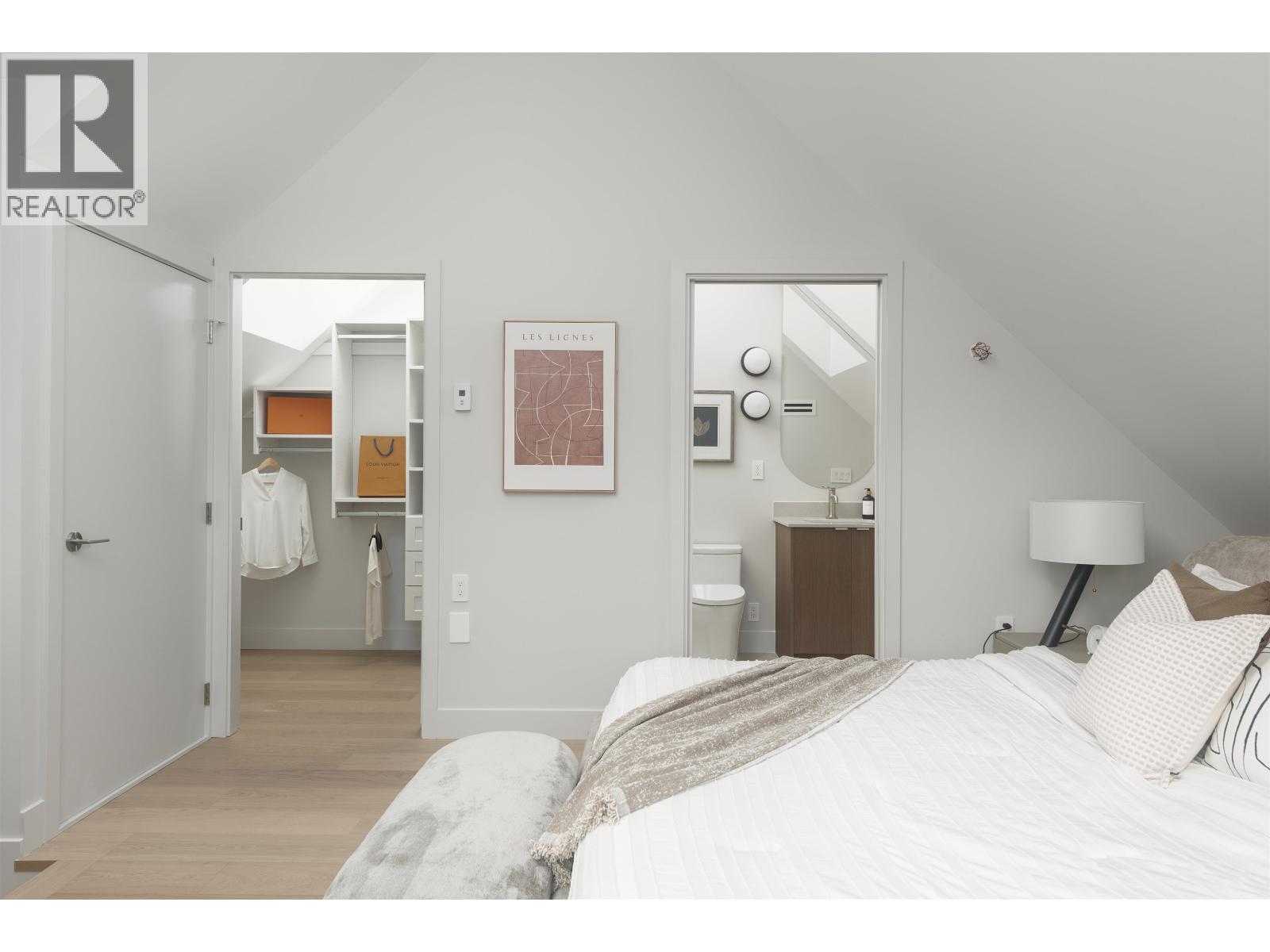 1 2637 W 12TH AVENUE, Vancouver