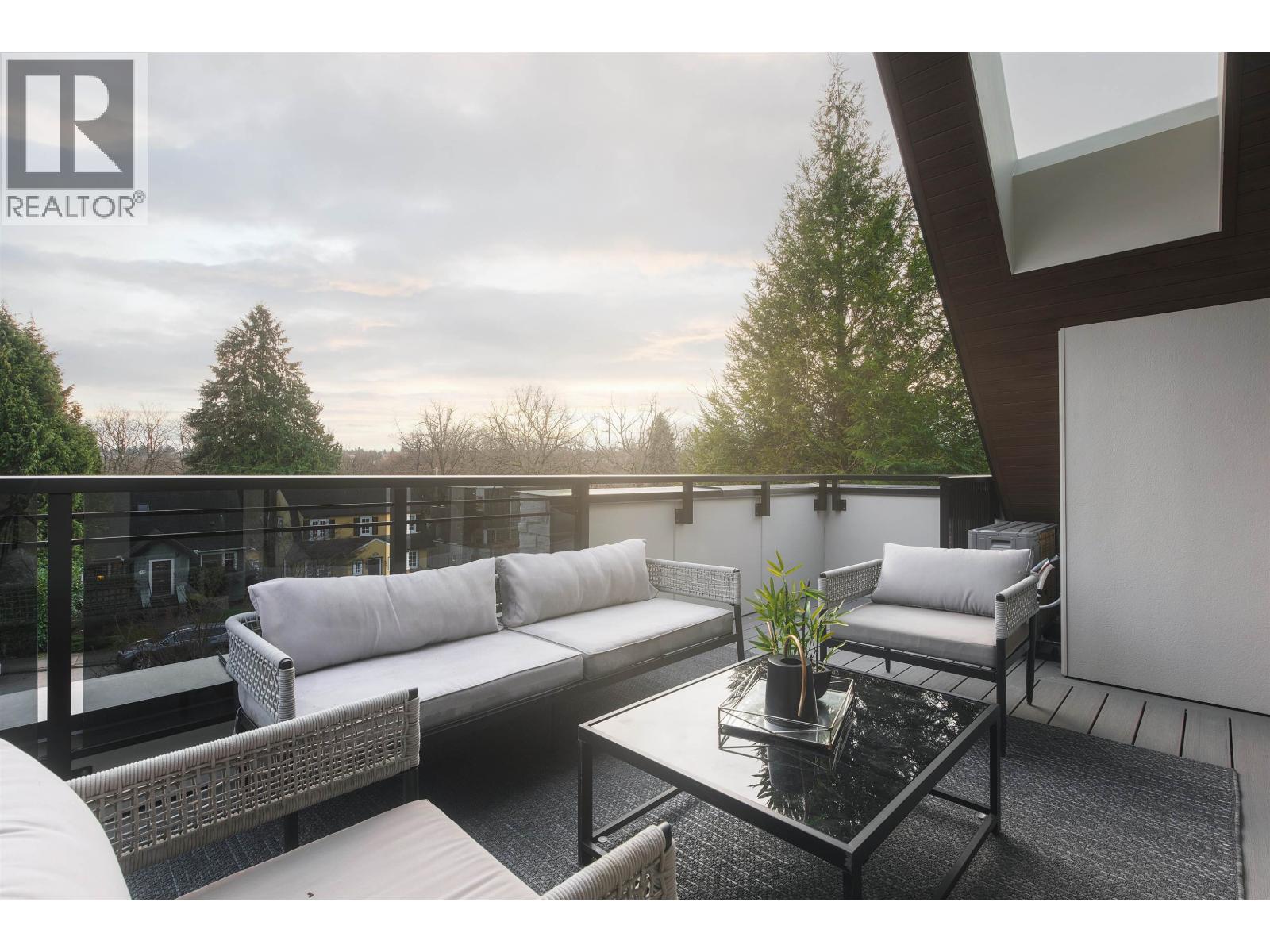 1 2637 W 12TH AVENUE, Vancouver