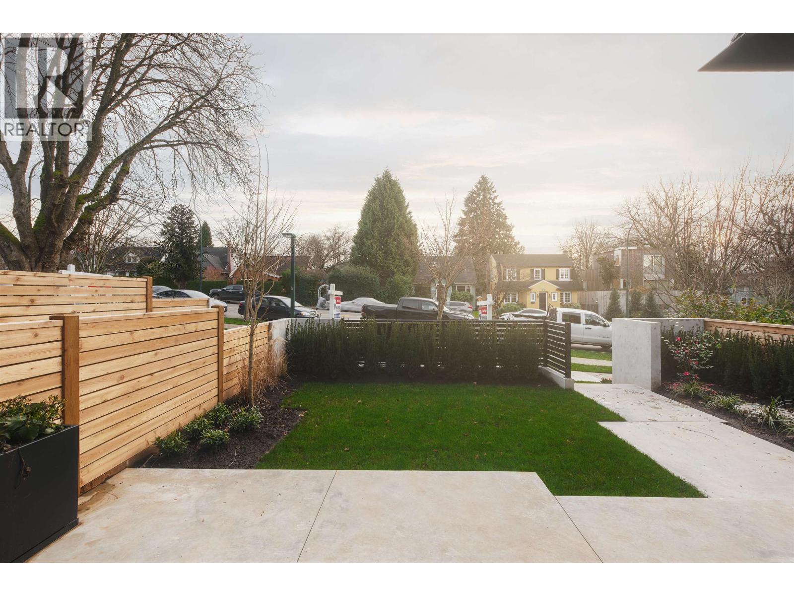 1 2637 W 12TH AVENUE, Vancouver