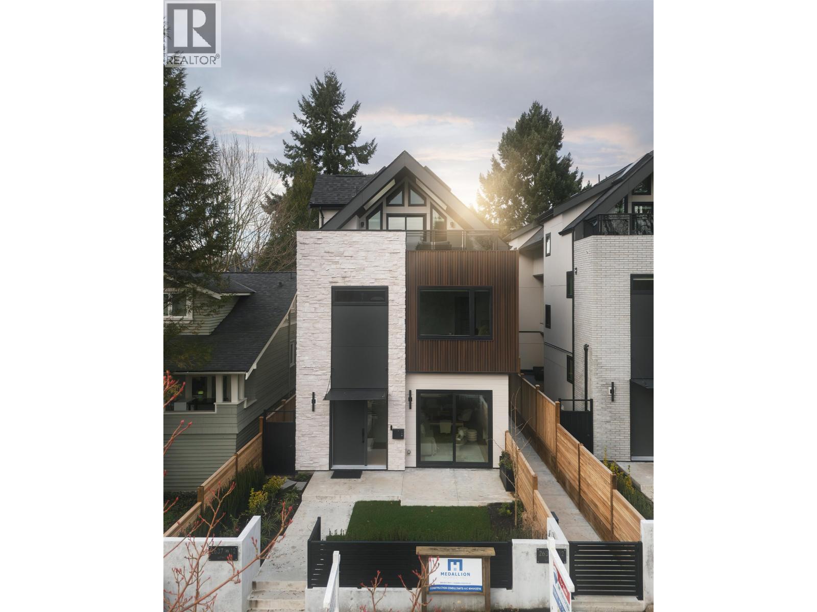 1 2637 W 12TH AVENUE, Vancouver