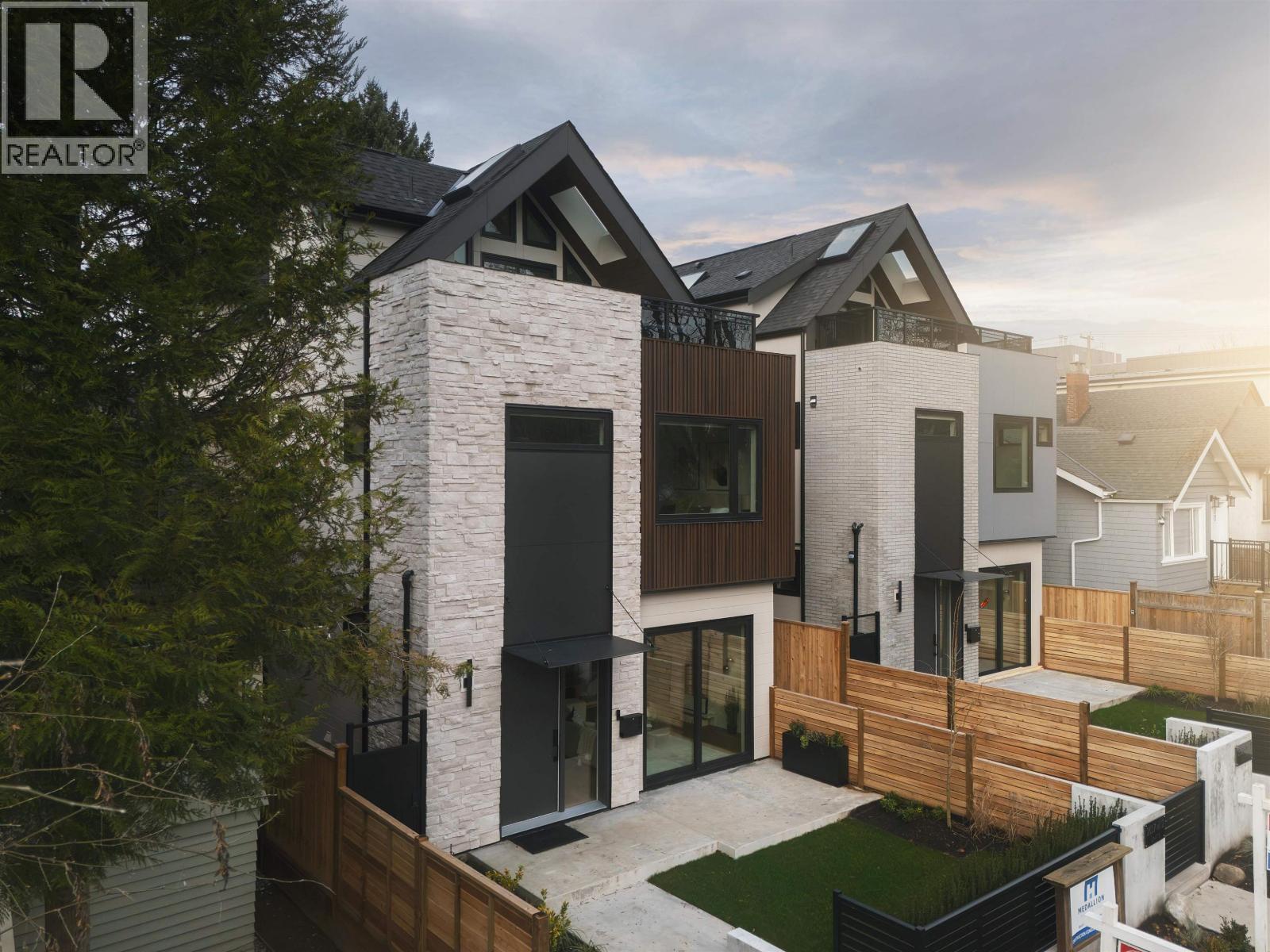 1 2637 W 12TH AVENUE, Vancouver