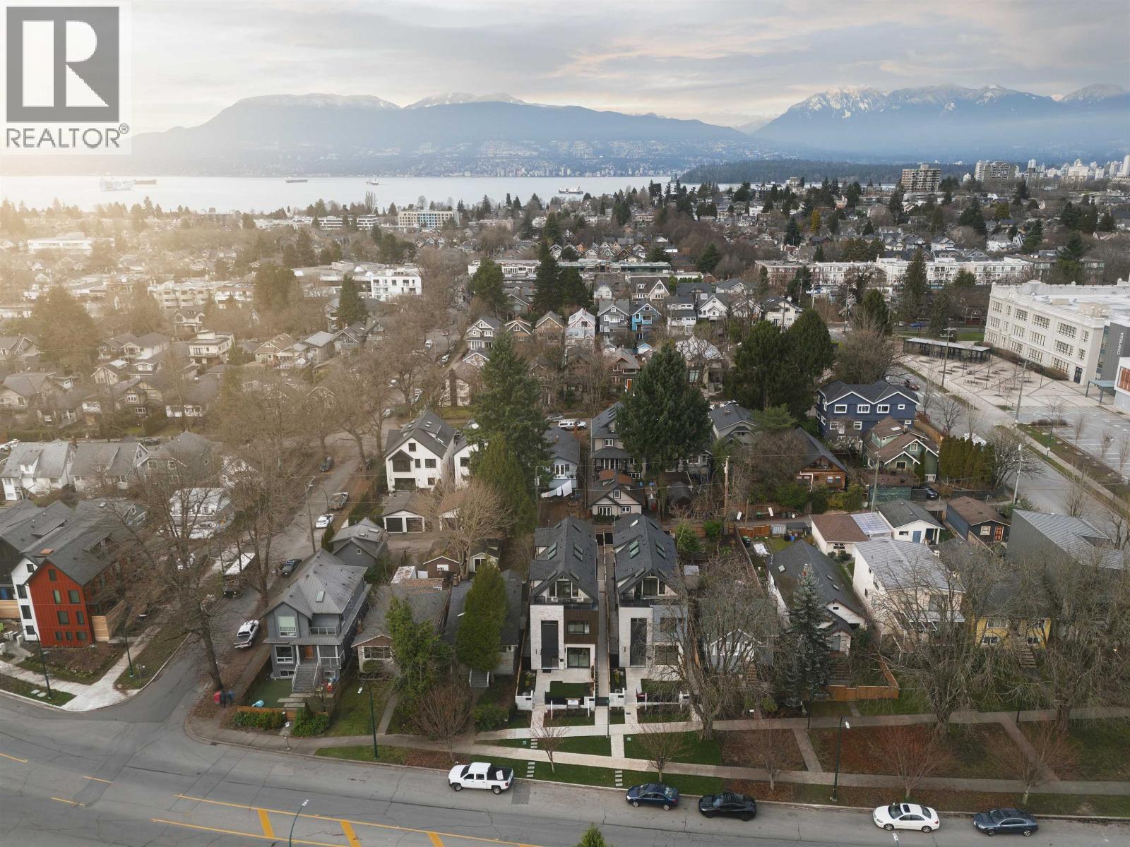 1 2637 W 12TH AVENUE, Vancouver