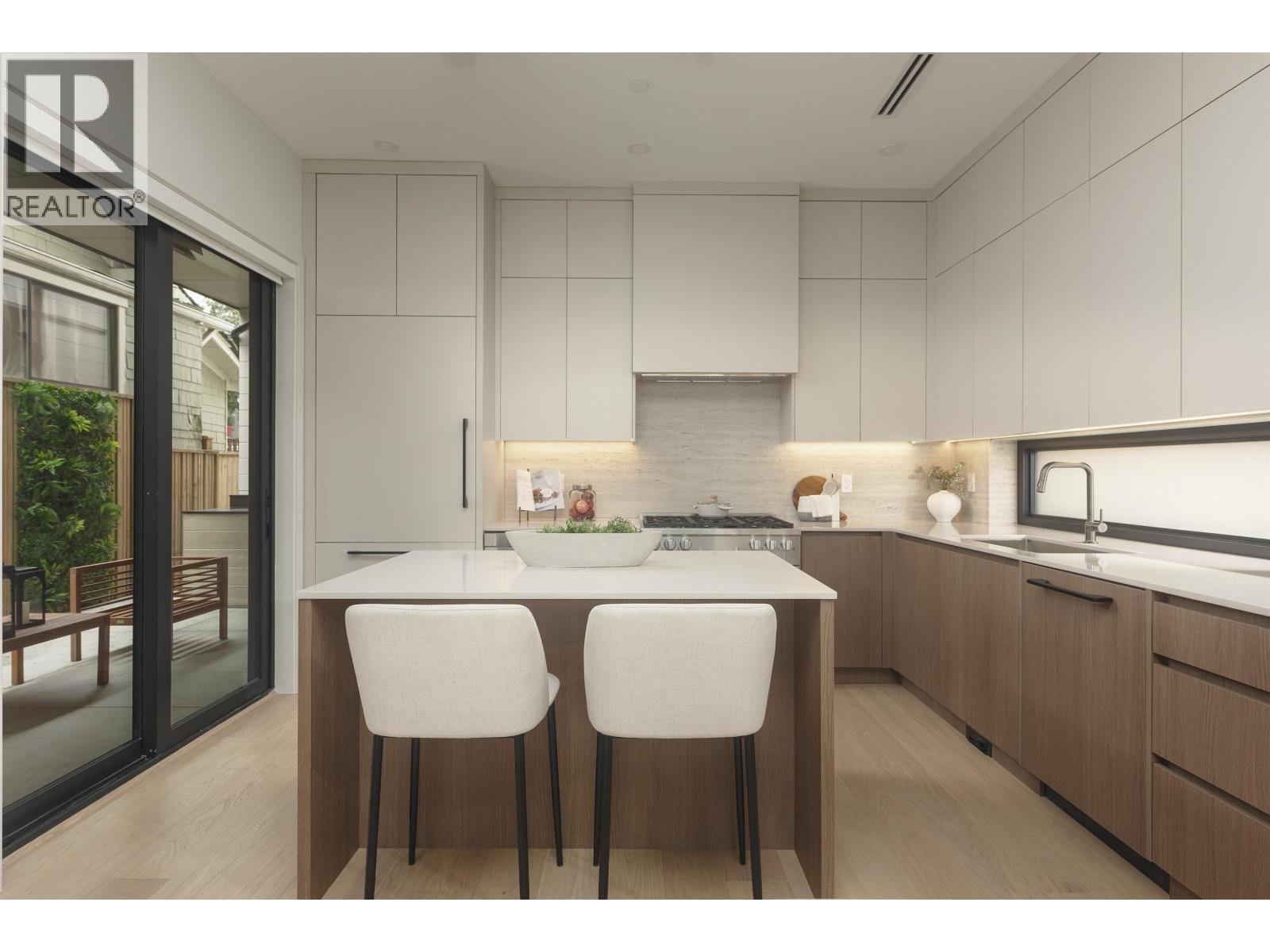 1 2637 W 12TH AVENUE, Vancouver