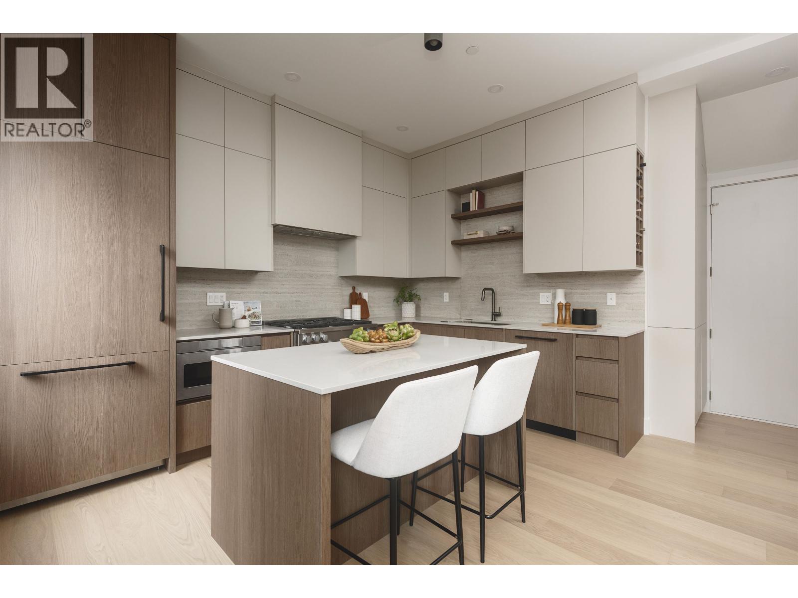 2 2635 W 12TH AVENUE, Vancouver