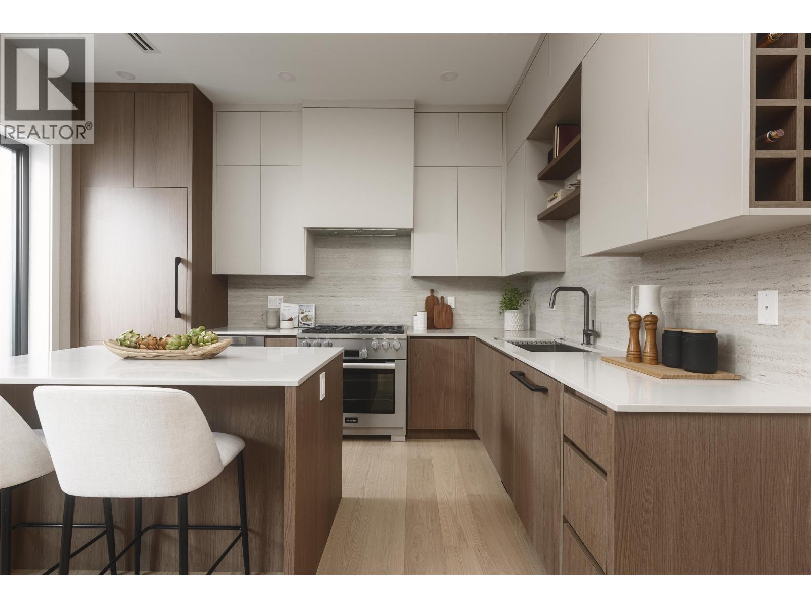 2 2635 W 12TH AVENUE, Vancouver