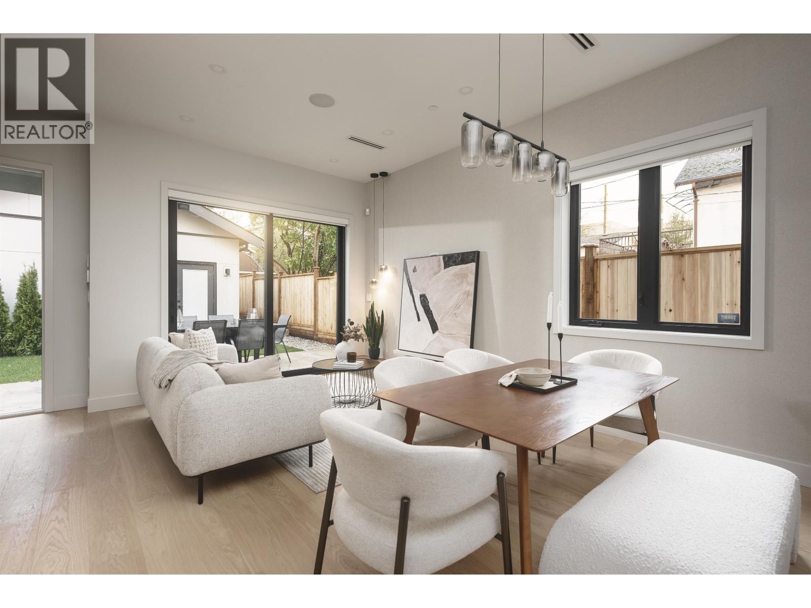 2 2635 W 12TH AVENUE, Vancouver