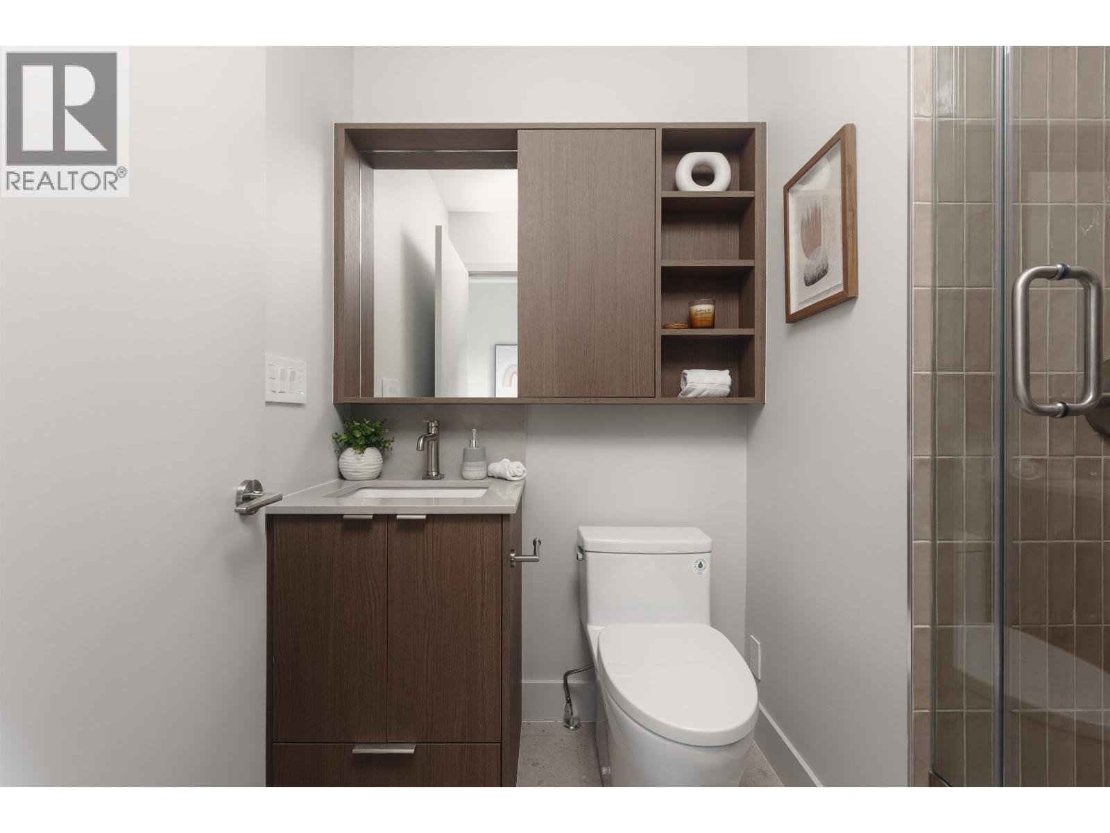 2 2635 W 12TH AVENUE, Vancouver