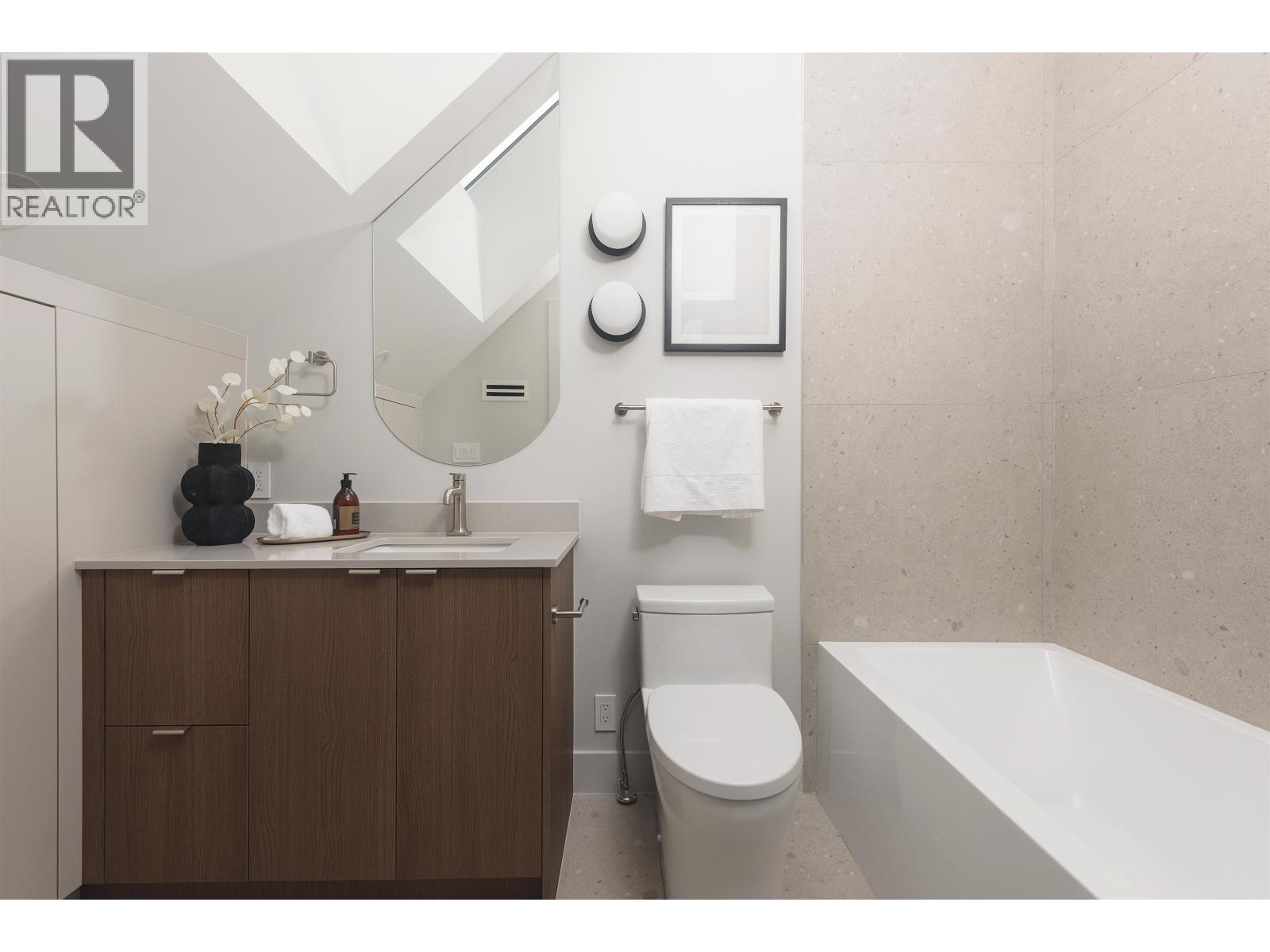 2 2635 W 12TH AVENUE - Photo 5 of 28, Vancouver, British Columbia