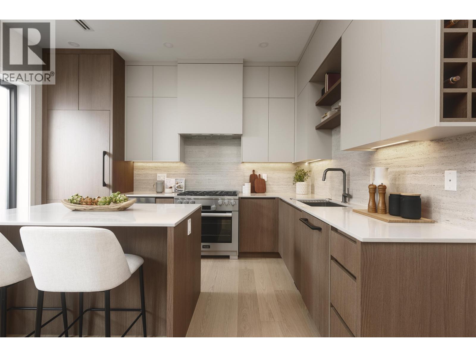 2 2635 W 12TH AVENUE, Vancouver