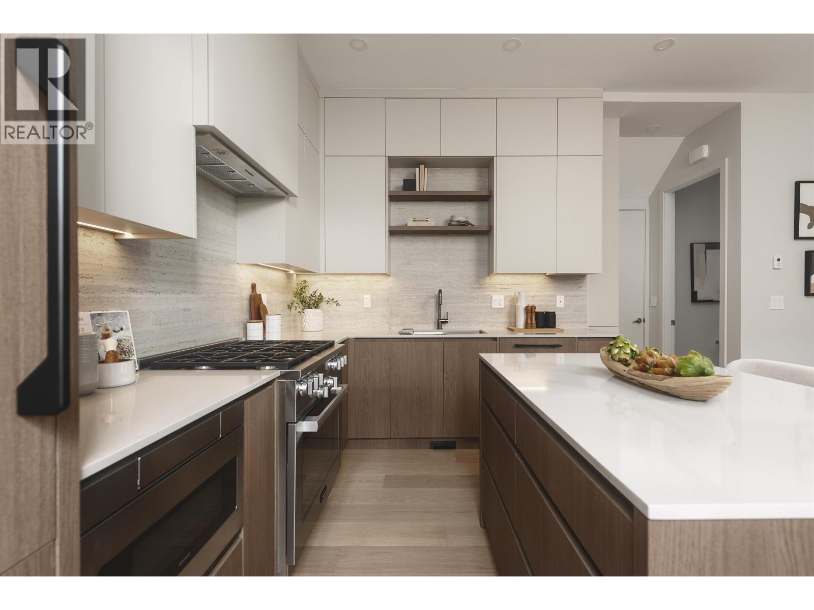 2 2635 W 12TH AVENUE, Vancouver