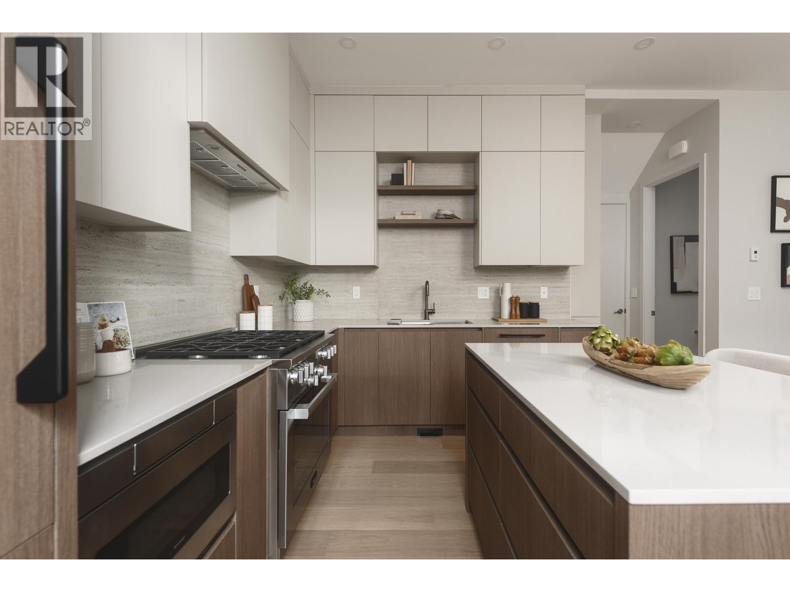 2 2635 W 12TH AVENUE, Vancouver