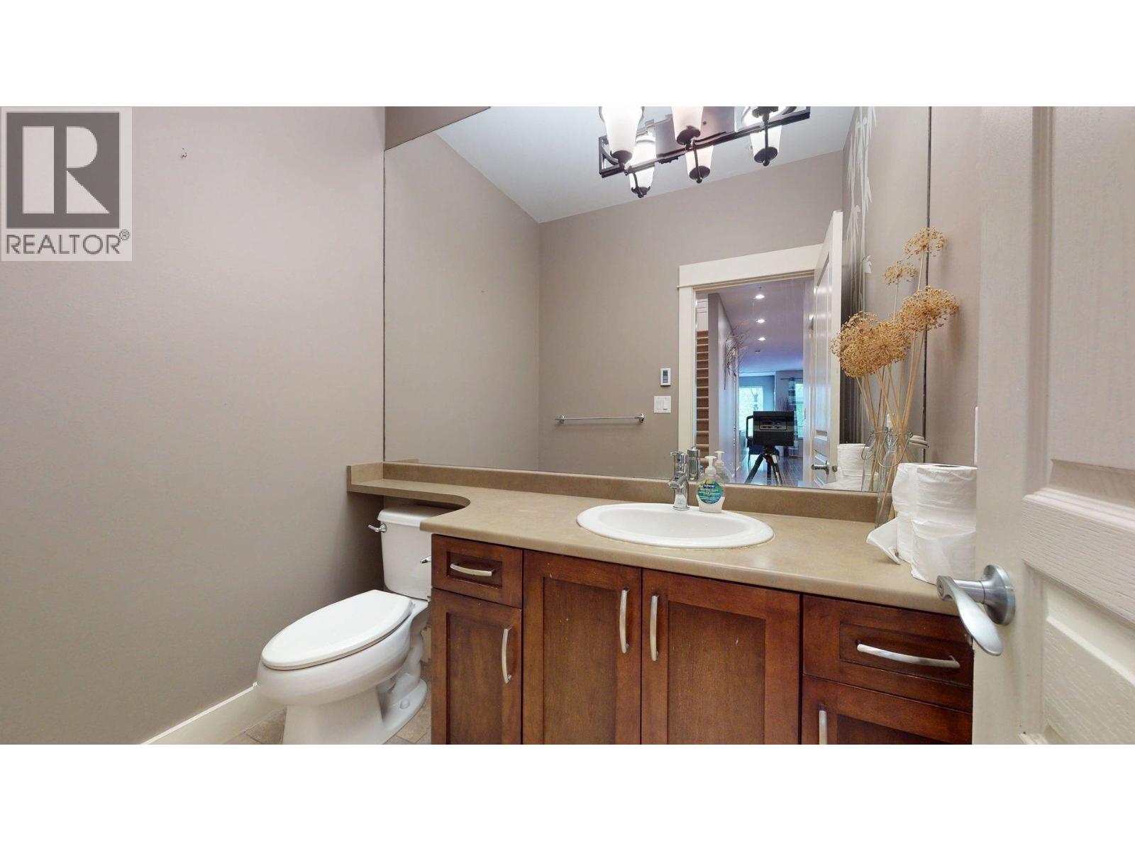 1320 MAIN STREET, Squamish