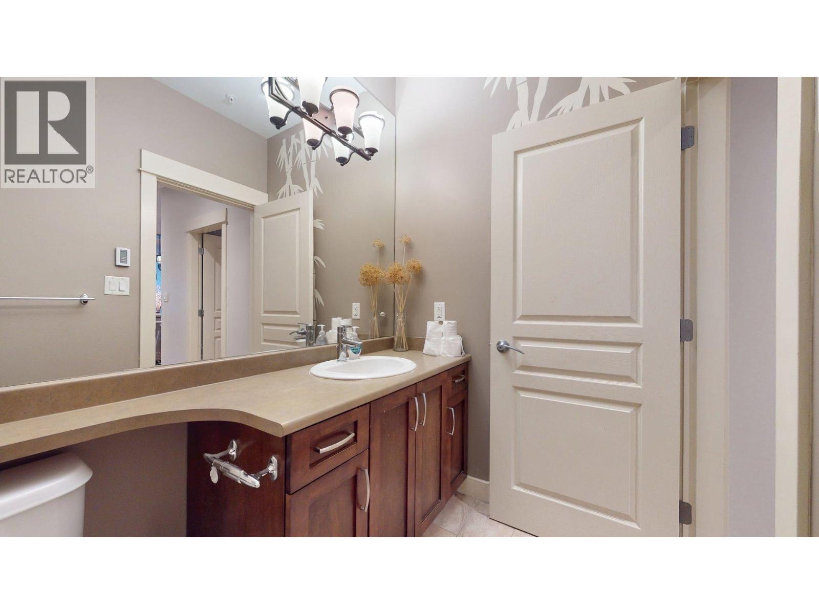 1320 MAIN STREET, Squamish