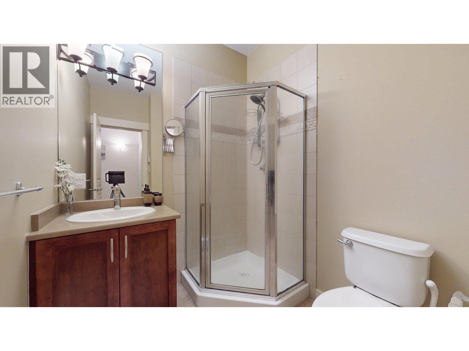 1320 MAIN STREET, Squamish