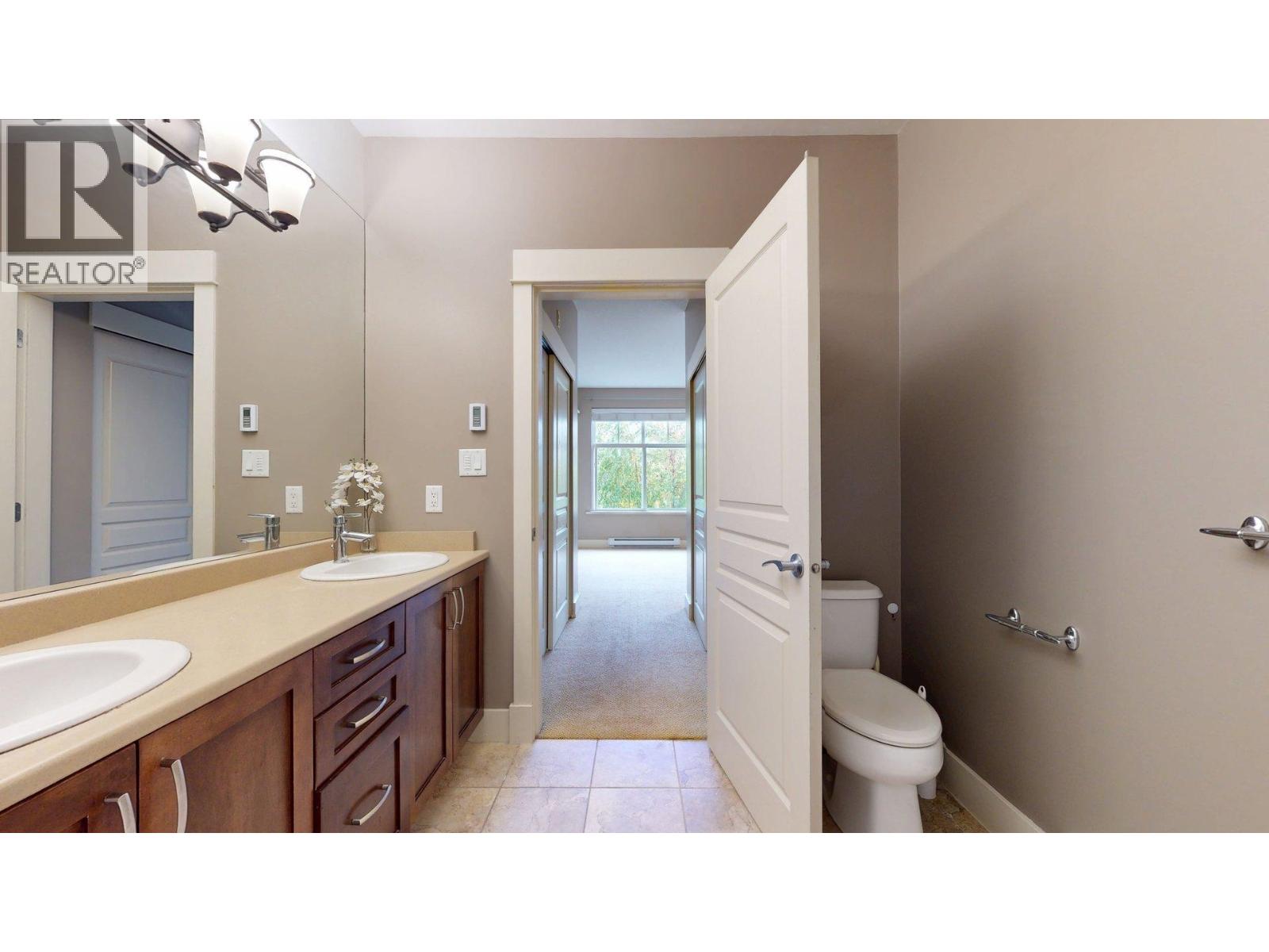 1320 MAIN STREET, Squamish