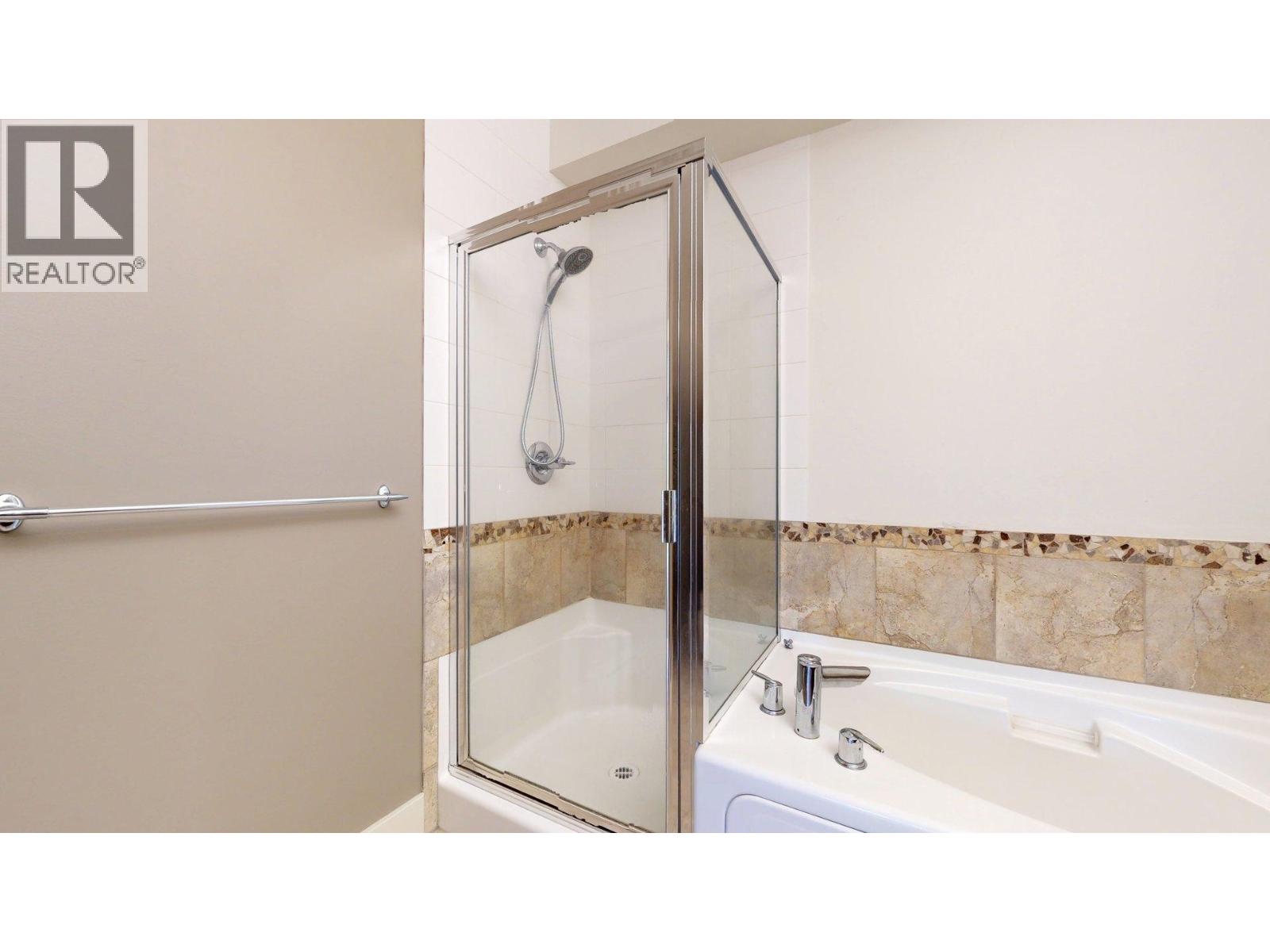 1320 MAIN STREET, Squamish