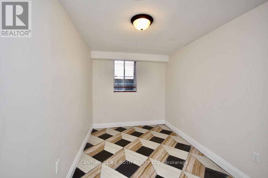 Single Family House Raised bungalow for Sale in  MCVEIGH DRIVE Barrie (Northwest) 