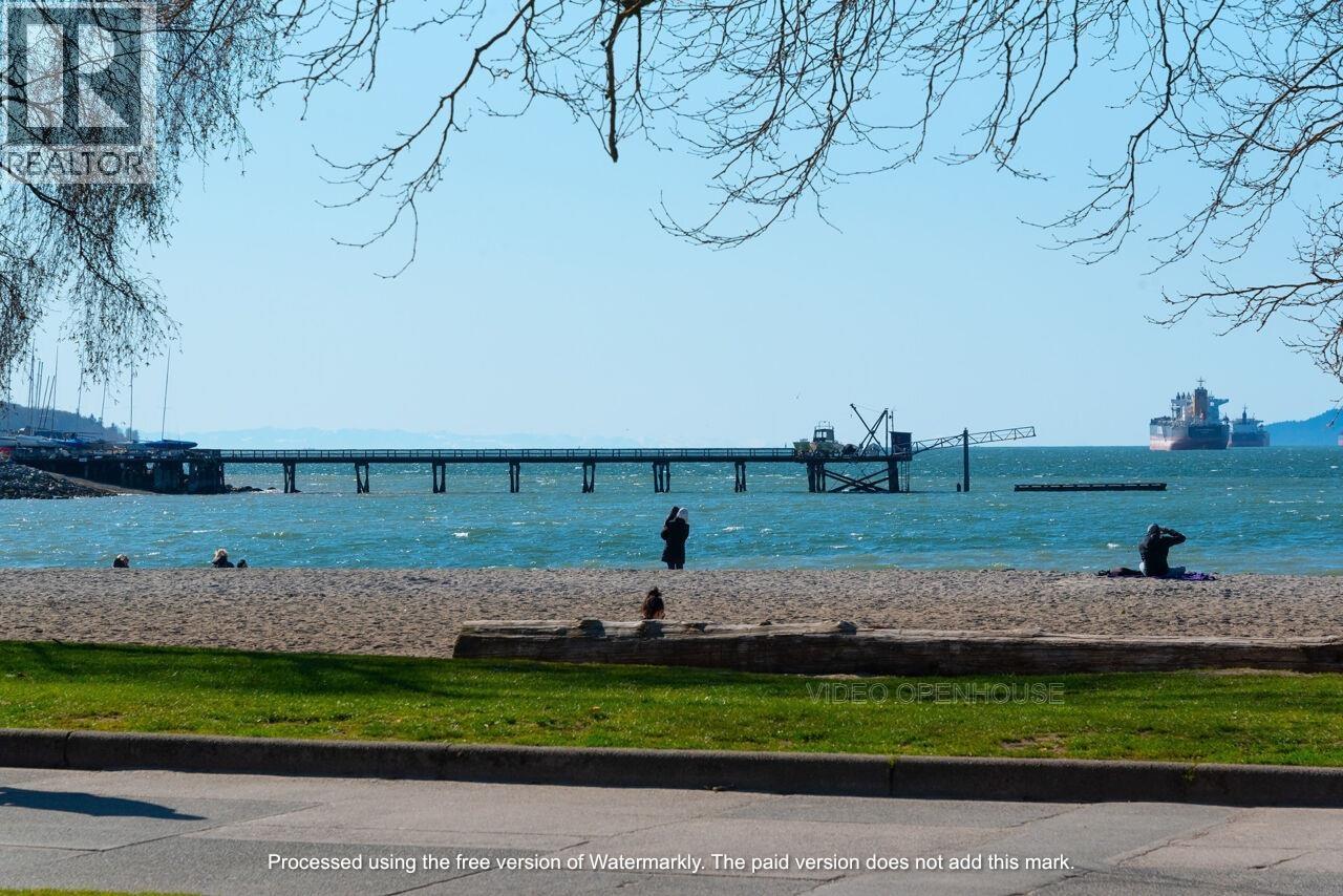 2063 W 10TH AVENUE, Vancouver