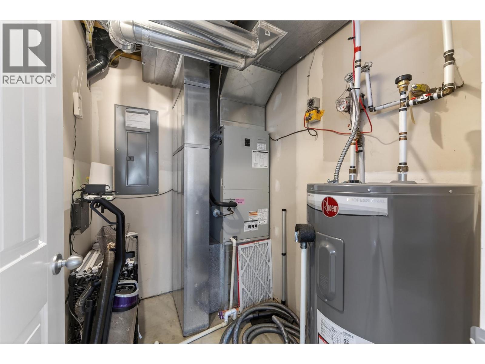 120 Kootenay Avenue, Castlegar