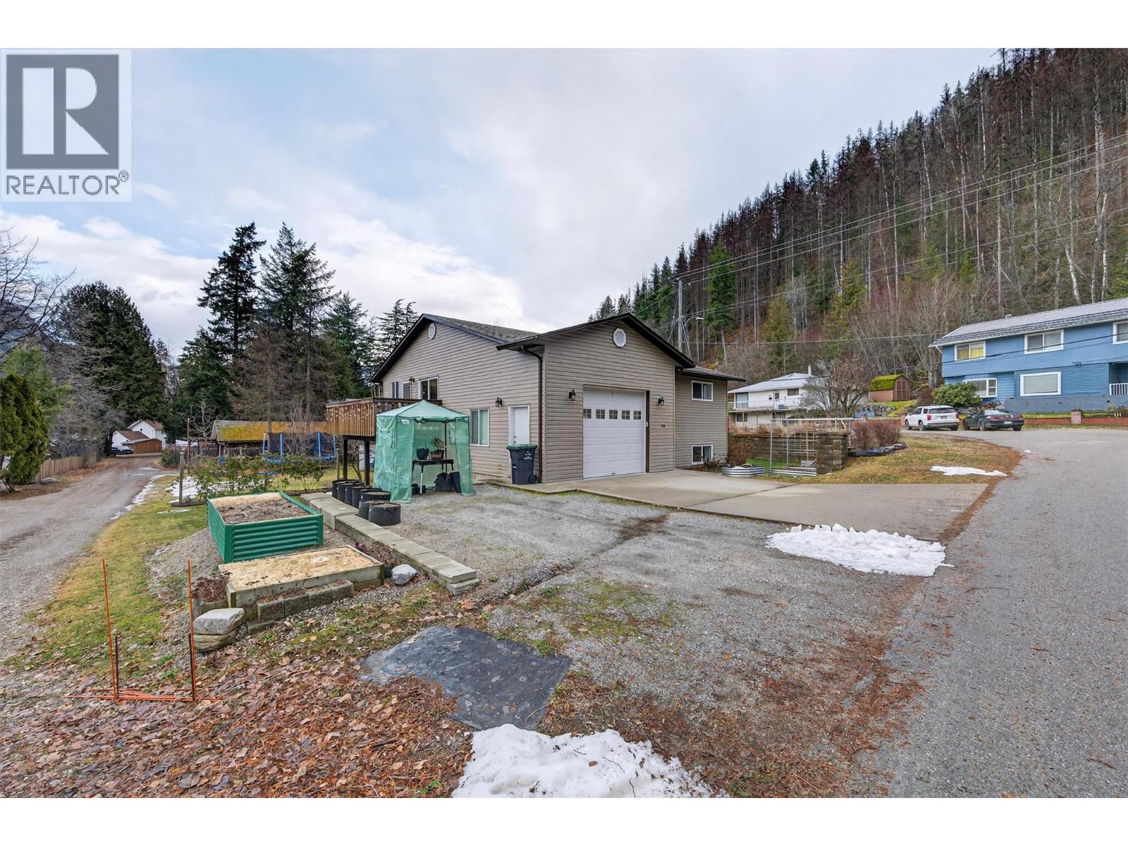 120 Kootenay Avenue, Castlegar