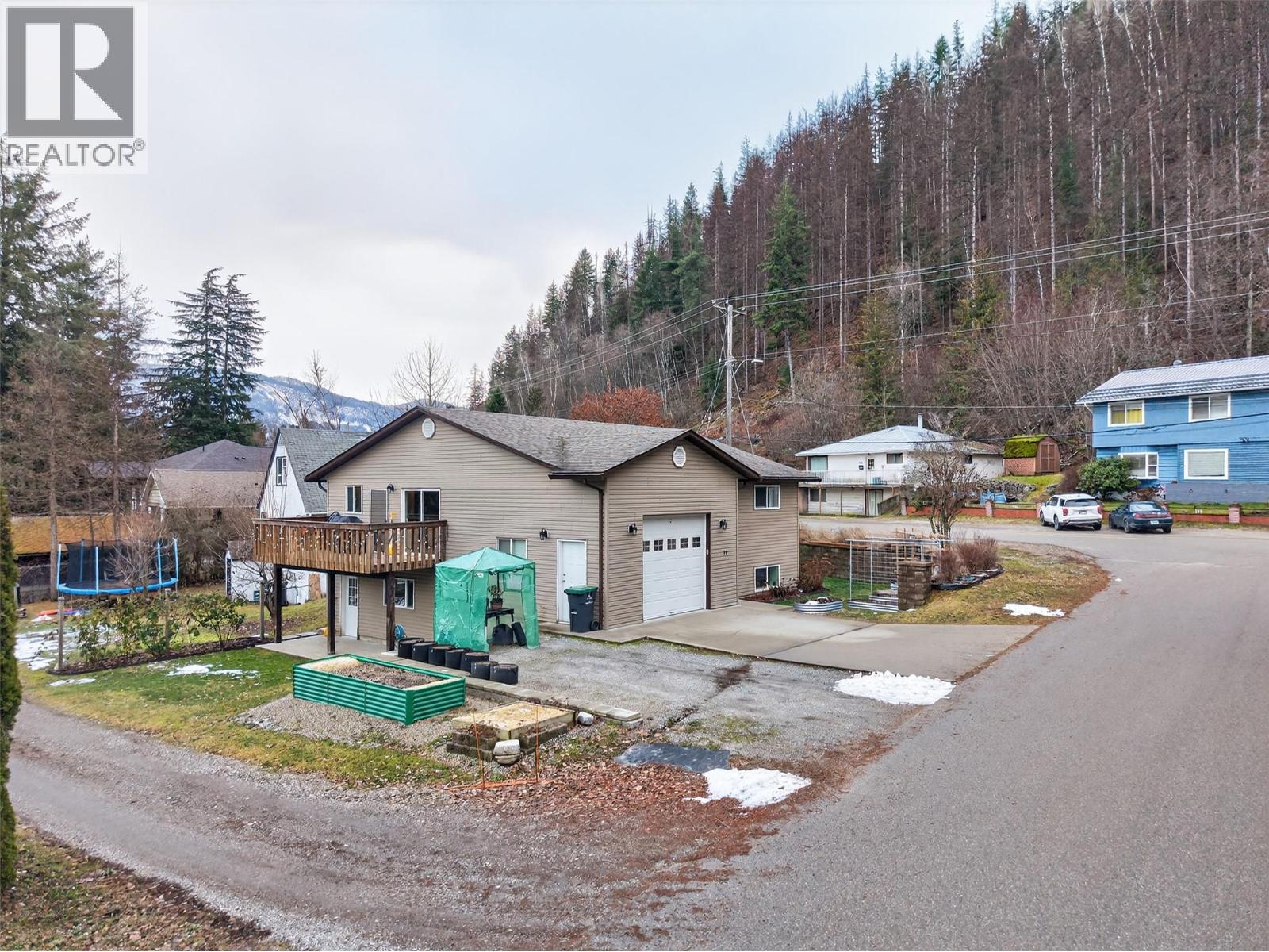 120 Kootenay Avenue, Castlegar